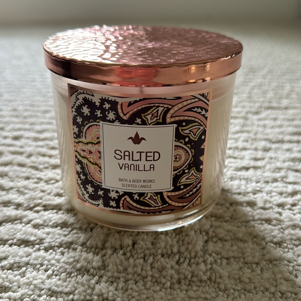 Bath & Body Works Salted Vanilla 14.5oz Candle